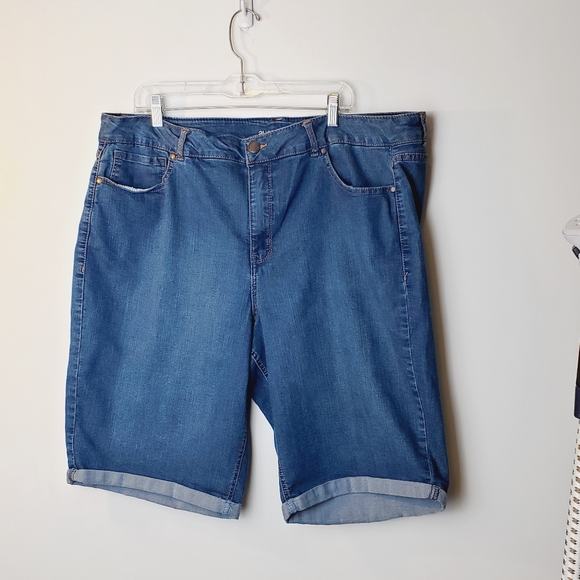 Avenue Denim Cuffed Jean Shorts size 26 - Picture 2 of 8